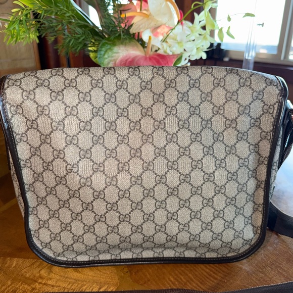 Authentic Gucci Supreme Monogram Shoulder Bag - Picture 2 of 13